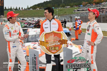 “勝って戴冠”を引き寄せた坪井翔のオーバーテイク「1周目に全集中していきました」【GT500優勝＆チャンピオン会見】