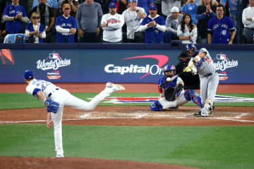 「みんなから優勝リングを奪ってしまった」劇的ロハス弾を浴びたＢジェイズ守護神が“悔恨の失投”に悲痛な叫び。「最悪な気分だよ」「たった一球、それだけだ」