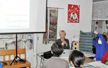 横浜で8日まで展覧会、写真家・山本美里さん　トークイベントで医療的ケア児「母」の日常語る