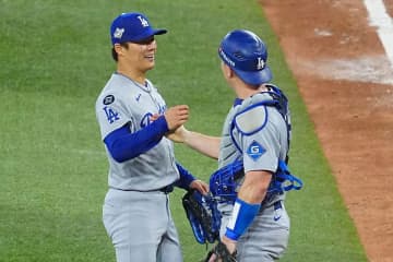 山本由伸の歓喜の直後…スミスの行動に「涙腺崩壊」　中継映像で発見「最高すぎる」