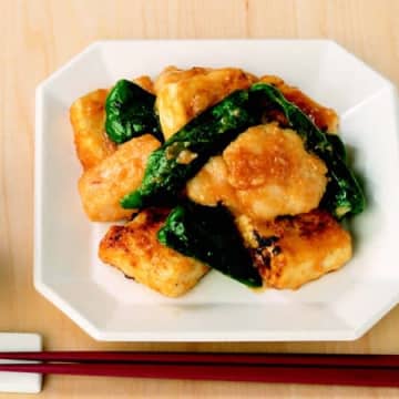 1枚150円の鶏むね肉で作る「鶏むね肉と豆腐のみそ照り焼き」の作り方。こってり味で、白いごはんによく合いますよ♪