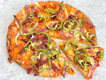 子どもと一緒に作れる♪市販の生地＆ソースで「簡単ピザ」レシピ