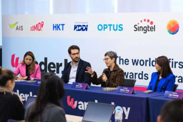 ドラゴンパス、通信事業者8社と連携