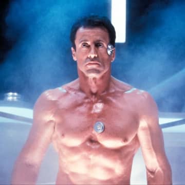 シルベスター・スタローン、今も色褪せない作品は『デモリションマン』