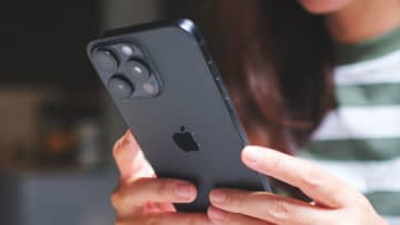 日本のスマホ所有率98％！“スマホ前提社会”がついに完成【モバイル社会白書】