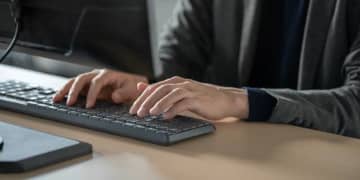 「母さん、ぼく、存在感ないって言われた」西鉄バスジャック事件、17歳の犯人が「2ちゃんねる」に書き込んでいた数々の“煽り”