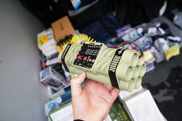 TNT爆弾型のタイマー販売中、「ビックリマン」40周年記念コラボ日本酒が入荷、「店長がローマ出張で疲れたため」臨時休業など～ 最近の秋葉原 ～