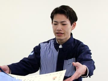 おびえた様子で話す客…　ローソン店員、詐欺を疑い被害防ぐ　館山署が感謝状