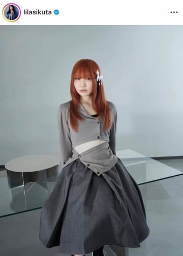 YOASOBI・幾田りら、透け感黒タイツ×黒ミニスカの「激カワ」コーデ　「か、かわいすぎる」「反則です」