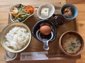 【豊中】青い扉が目印！倉庫街のカフェ「add knot」で癒しのランチ