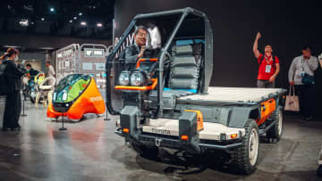 【JMS 2025】トヨタ：もはやクルマ屋じゃない!? 子供用ロボカーから「ランクル車椅子」まで、トヨタの暴走が止まらない