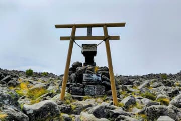 八ヶ岳の北端にそびえる「蓼科山」七合目から登山！　山頂まで2時間コースでも絶景＆注意点あり！　登頂レポ