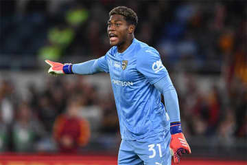 日本代表GKが“開始13秒弾”を演出「代表でも見たい」　圧倒的な飛距離にファン唖然「半端ない」