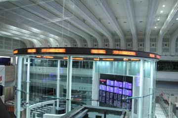 「株価5万円突破」なのに景気の良さを感じない　株高を引っ張るのは政府がお金を注ぎ込む一部産業、大企業