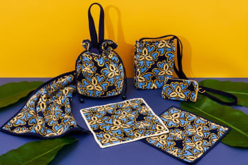 フェイラー×クラウディ、"花＆ハート"柄のシュニール織ハンカチやショルダーバッグ