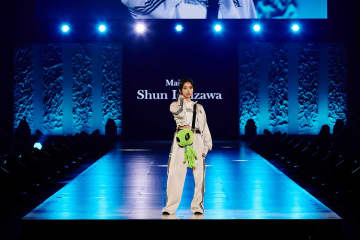 16歳・北里琉、2つのステージで印象ガラリ　スポーティー→フェミニンと変幻自在のコーデを披露【サツコレ2025AW】