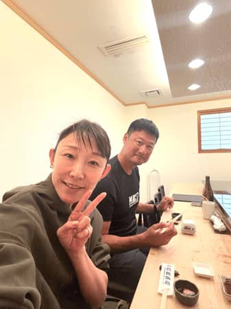 小原正子、夫・マック鈴木からのBDお祝いランチに感激