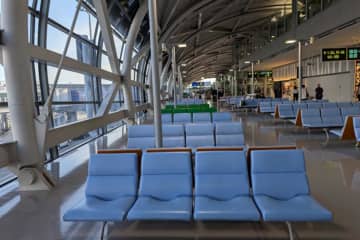 飛行機の搭乗口が変更→「遠すぎ」で乗れず　元アイドルが怒り「アナウンスされていません」