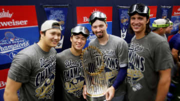 ドジャース先発4本柱が歓喜の記念写真　連投の山本由伸ら第7戦はみなチームのために腕を振る