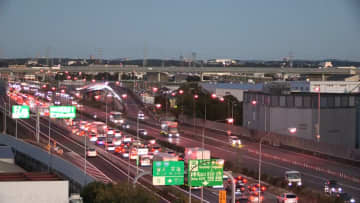 高速道路は上り中心に渋滞…関越道・高坂SA先頭に30km、東名・横浜町田IC先頭に21km、中央道・八王子JCT先頭に21km【午後4時半現在】