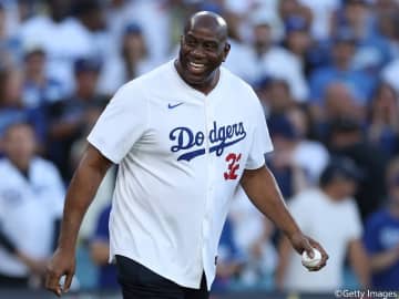 ドジャース共同オーナーのマジック・ジョンソンが現役時代も含めて計16度目の優勝