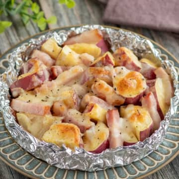 【さつまいもはこうやって食べてもウマいぞ】「焼き芋より100倍おいしい」「にんにくマヨがいいね」甘じょっぱさがたまらん！簡単ホイル焼きレシピ