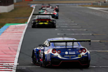 オリベイラ、最終周にタイトル目前バトルも「時間が足りなかった」。56号車GT-Rの王座にあと1点届かず