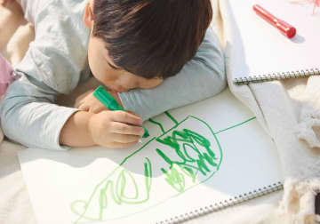 この絵はパパ？ママ？ 両親の争いに終止符を打った“まさかの答え“【うちのアサトくん第5話】