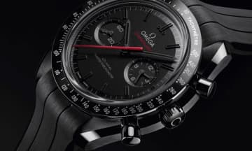 洗練を極めたセラミックの輝き【オメガ】7型の「スピードマスター ダーク＆グレー サイド オブ ザ ムーン」が新登場