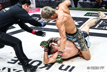 【ＲＩＺＩＮ】秋元強真が打撃戦で萩原京平下す「次、俺に超強いグラップラー当ててください」