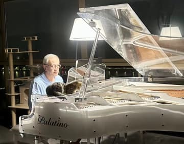 フォロワー300万人　中国の男性ピアニスト、還暦前に大ブレイク