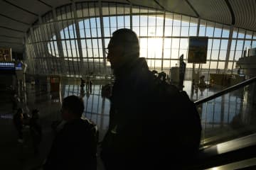 中国、ビザ免除措置延長　来年末まで