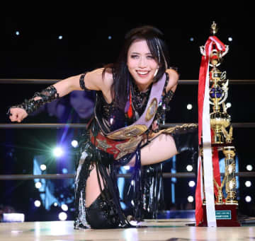 【スターダム】上谷沙弥　渡辺桃を撃破しワールド＆STRONG女子王座防衛　1・4ドームでIWGP女子王者・朱里と２冠戦