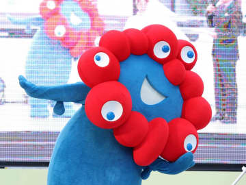 ミャクミャク、「御堂筋ランウェイ」の衝撃。1日限りの公式“アフター万博”に大歓声