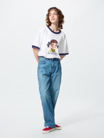 「きのこの山」や「アポロ」などがデザインされた「ザ・ブランズ UT」がユニクロより本日発売