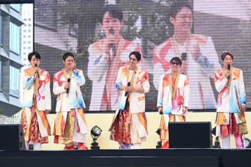 ＳＵＰＥＲ ＥＩＧＨＴ、御堂筋で下積み時代を振り返る「松竹座に原チャリで…」