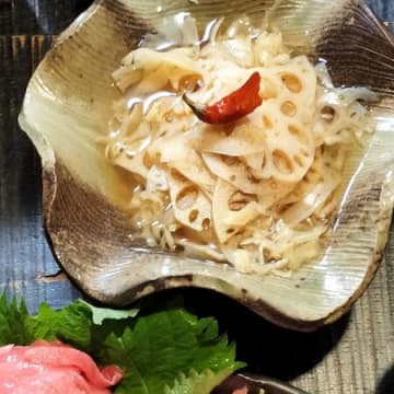 サクサクアジフライにのせても美味！れんこんの甘酢漬けにコレを加えて！