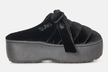 スブ“ふわふわファー”＆ベルベットリボン付き厚底サンダル、ルシェルブルー×アンナ チョイ