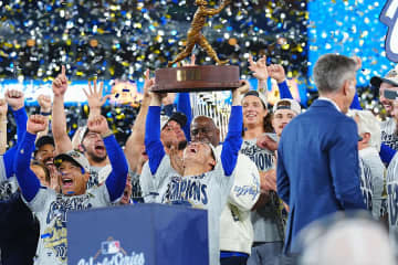 ドジャース、今世紀初WS連覇パレード　大谷翔平、山本由伸、佐々木朗希が活躍…LAで大歓声