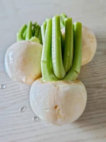 切ってもむだけ！5分で作れる「かぶの浅漬け」2種類