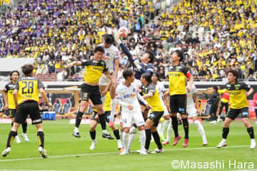 冷静だった｢Jリーグ最強CB陣｣と代表GK、中野蹴斗らの飛び道具で｢最大の課題｣を克服した広島【ルヴァン杯決勝で｢変貌を遂げた｣柏、新兵器を｢手に入れた｣広島】(2)