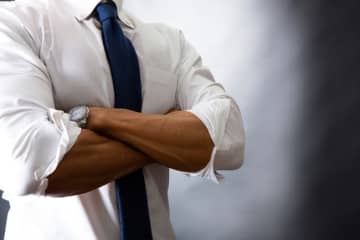 『自信過剰な人』の特徴4選　直すために意識すべきことは？