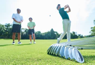 ツアープロが愛用する“話題のアイアン”をアマ２名が試打！美キャビティでミスに強い