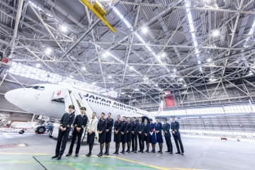 JALの767が40周年。“これだけで元取れそう！”な操縦士の実況付き濃密フライトに乗ってきた