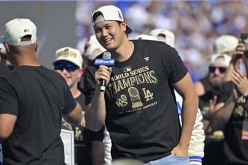 大谷翔平が完全英語スピーチ「次のリング獲る準備できている」　本拠地で大歓声「このチームを誇りに思う」