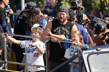 引退カーショー、優勝報告会で感慨「一生忘れない」　涙ながらに感謝「世界最高のチームだ」