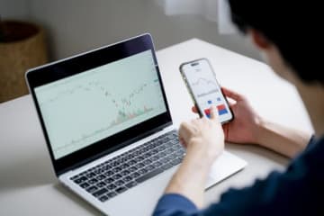 株式市場が好調な今、利益確定しなくていい？ iDeCoで覚えておきたい「スイッチング」と「配分変更」の活用法