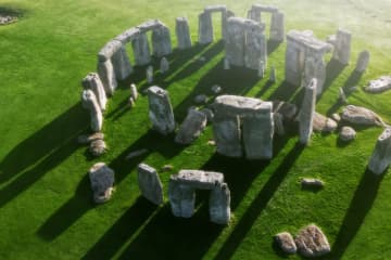 活動家の男性らが『歴史的世界文化遺産』に “塗料噴射” も裁判所は容疑者を “無罪” に 刑事事件として “立証難しく” ネットでコメント殺到「普通に犯罪なのに刑事告訴できないのはモヤモヤが残る」「言論の自由って落書きすることなのか？」