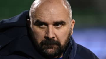 44歳監督、試合中に倒れて急死…セルビア1部リーグで悲劇、訃報を知った選手たちは崩れ落ちて涙