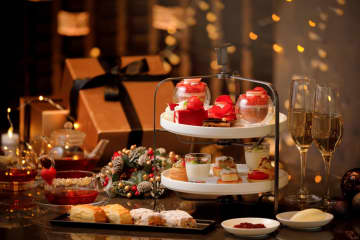 京都で華やぐクリスマス！とろけるラクレット＆「いちご×バラ」のAFを12月1日から開始！点灯式で祝祭ムードへ！